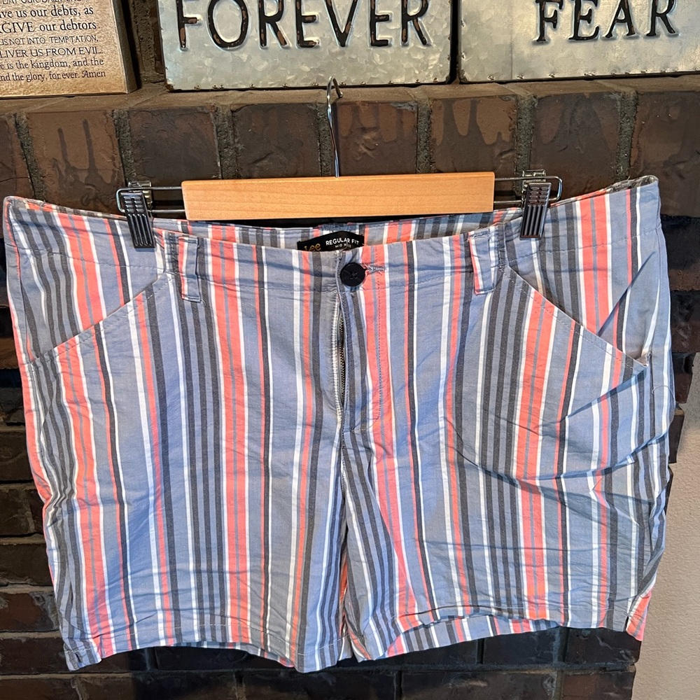 Lee Regular Fit Mid Rise Womens Shorts